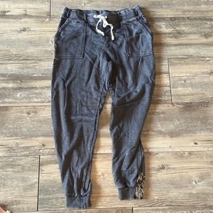 Women’s cotton joggers w/ detailing